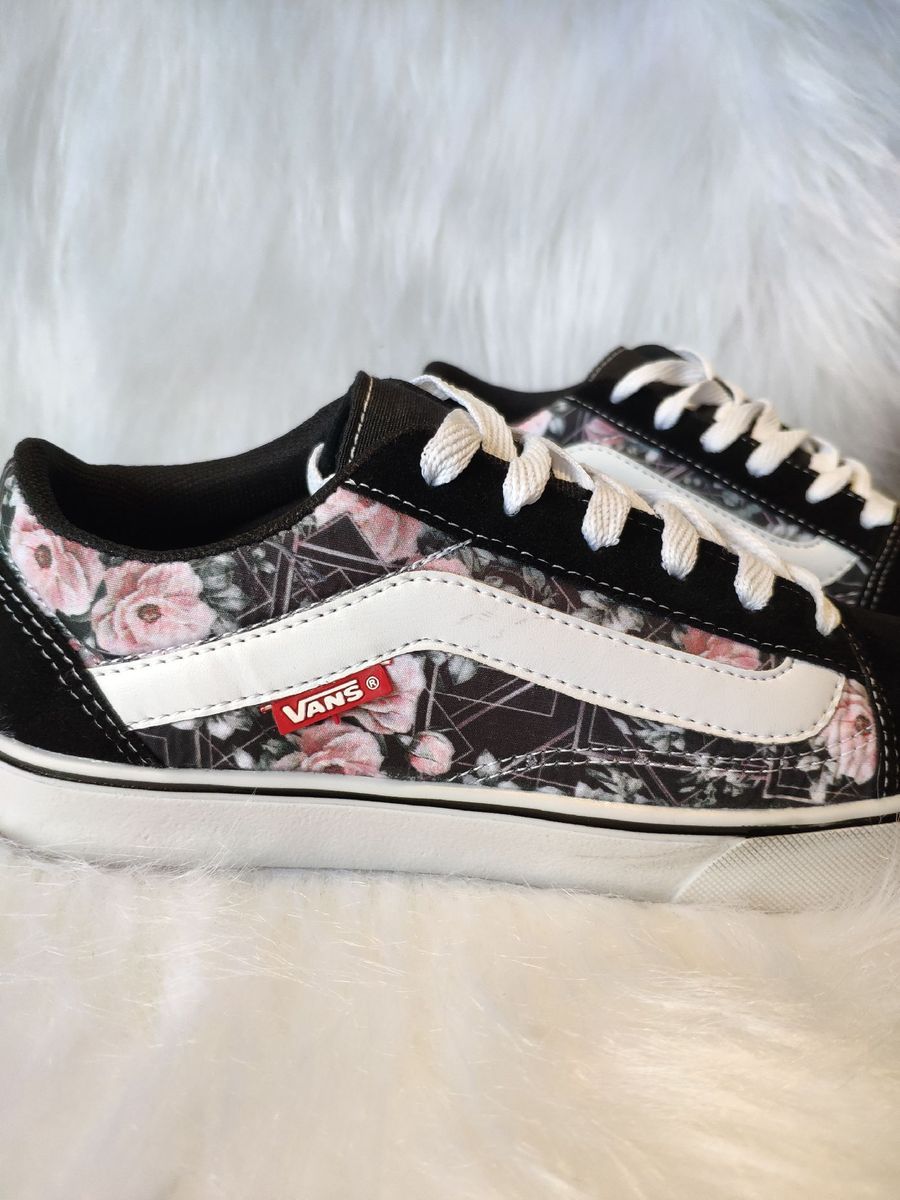 tenis vans preto com flor