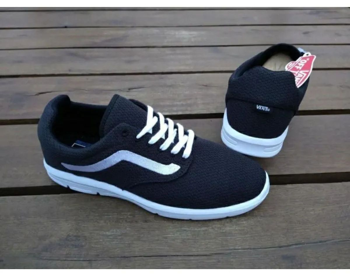 Vans store iso preto