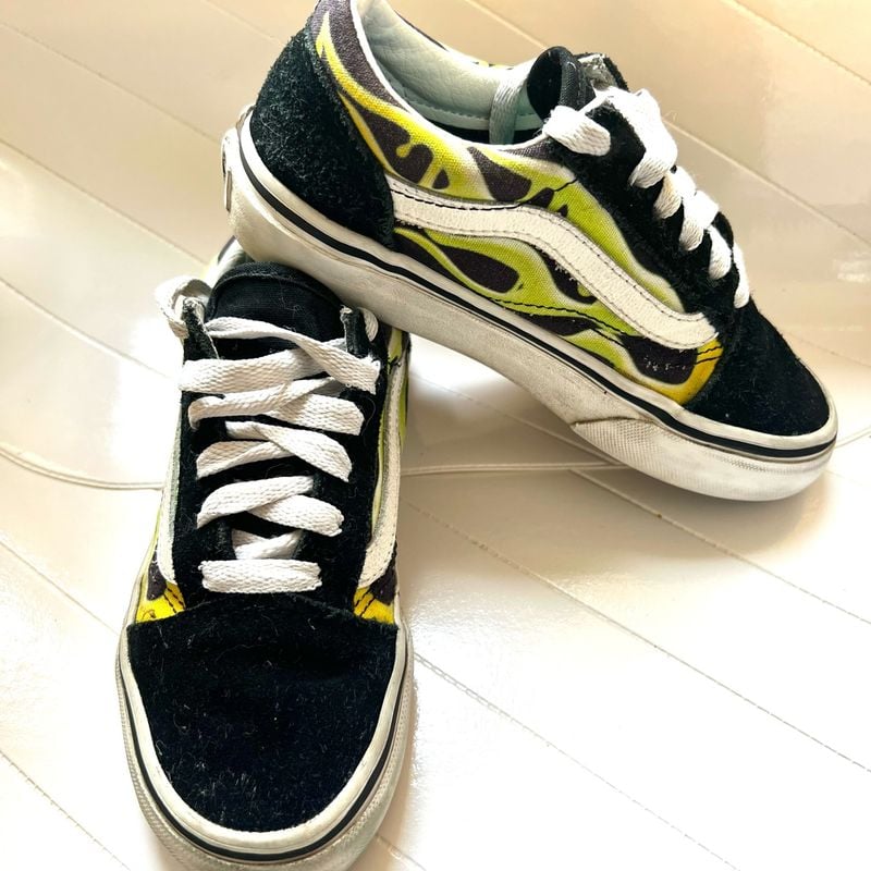 Tenis Vans Kids, Preto Camurça com Detalhe Amarelo Florescente