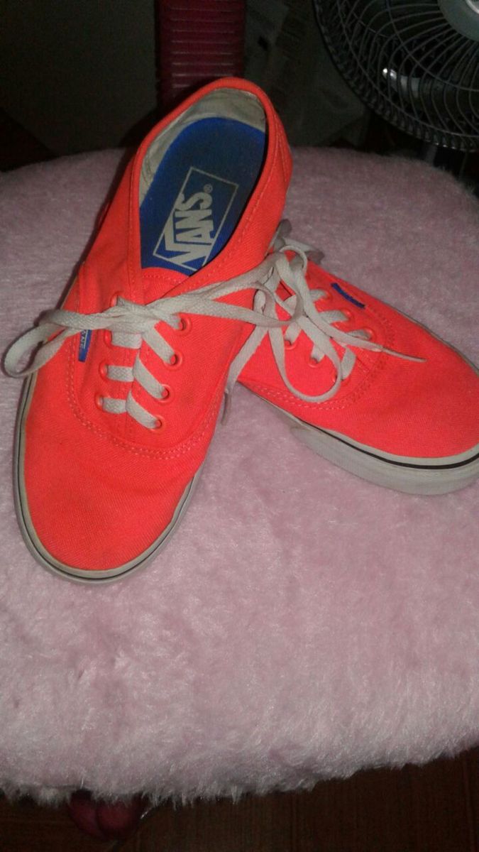 tenis vans laranja neon