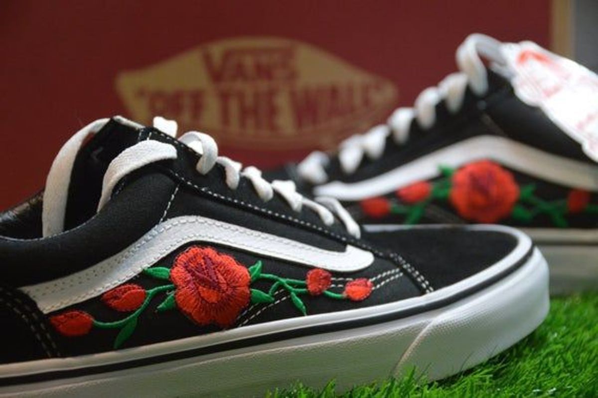 tenis vans com rosa bordada