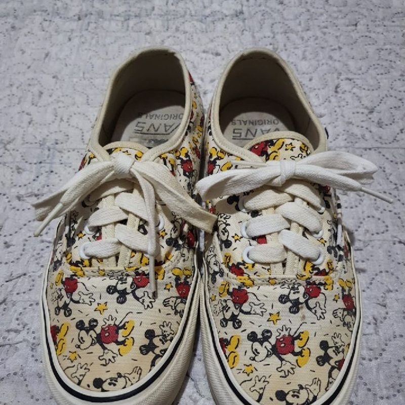 Vans store de personagens