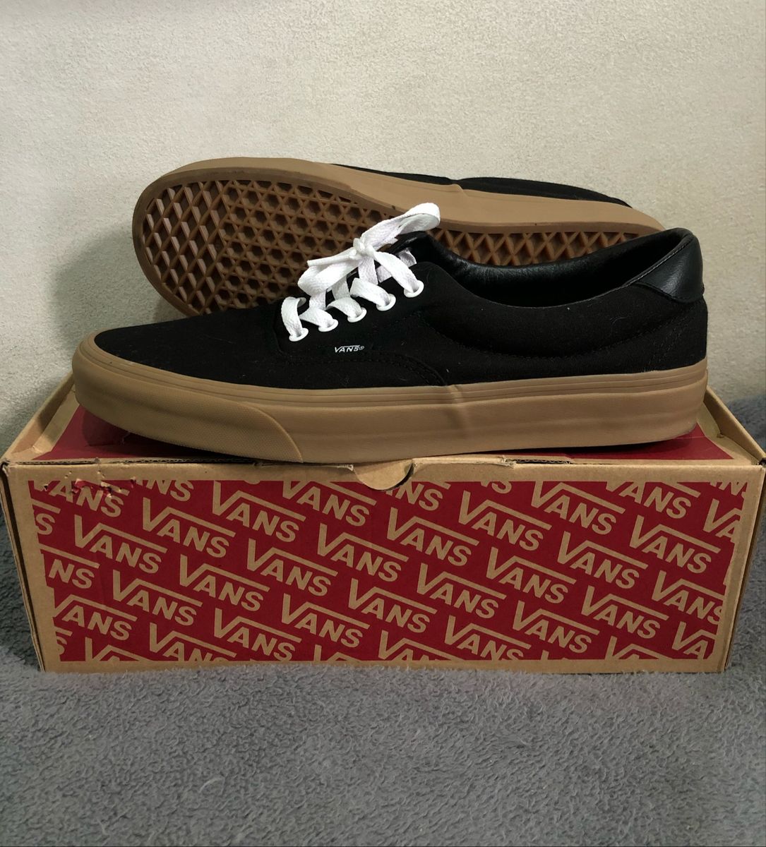 tenis vans preto sola marrom