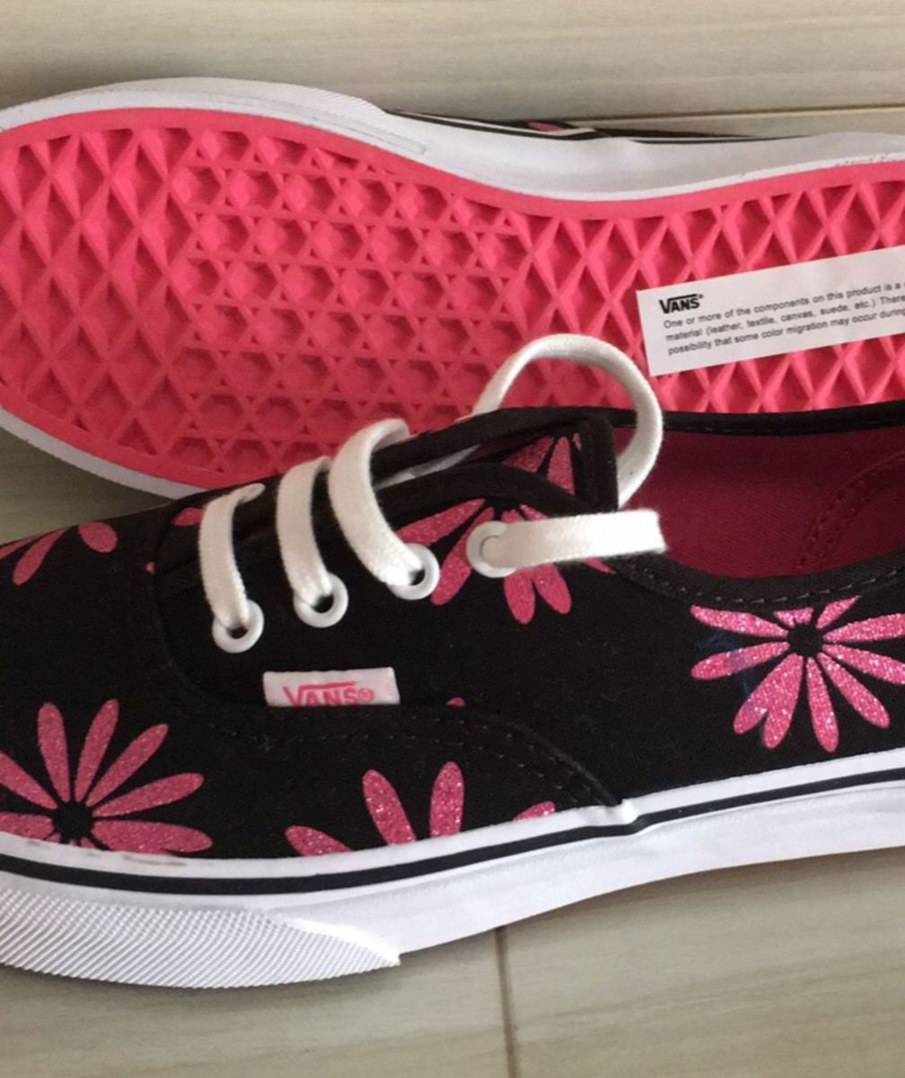 tenis da vans preto com flor