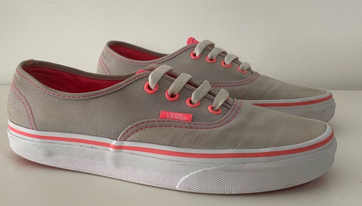 Vans rosa com on sale cinza