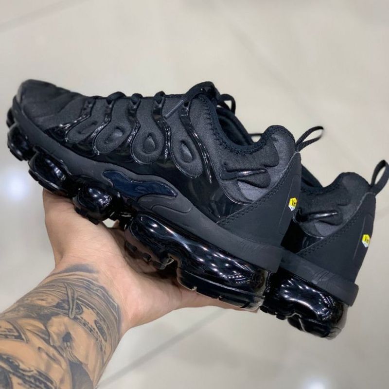 All black best sale vapor maxes