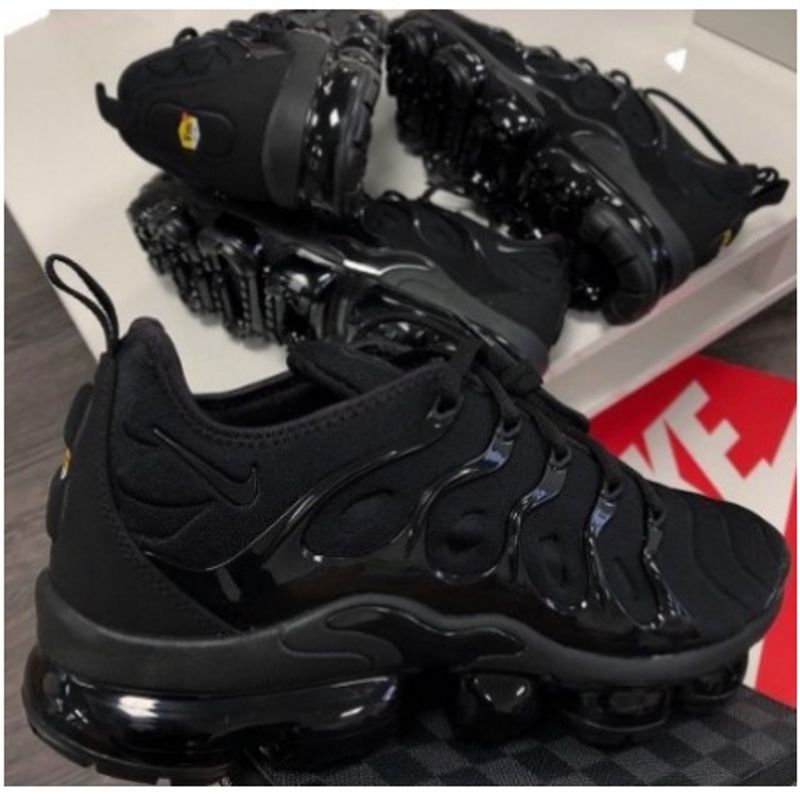 All black best sale vapor maxes