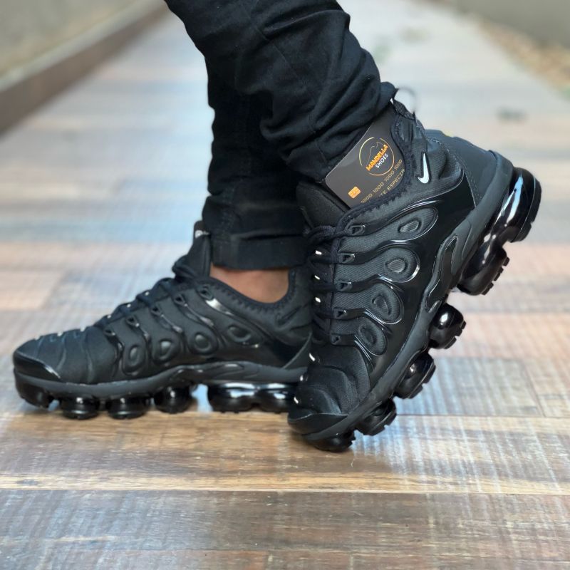 Vapormax best sale plus triple