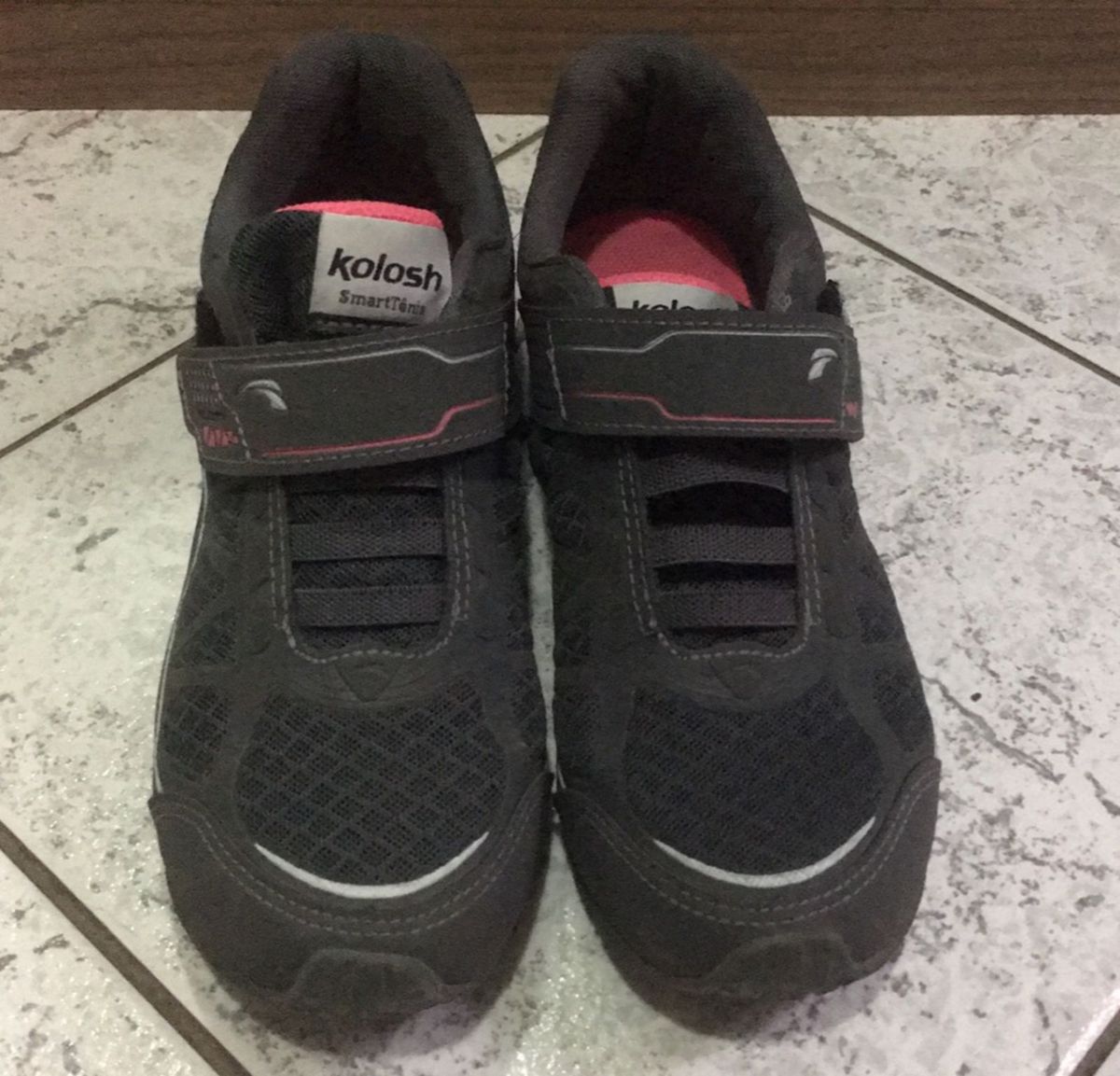 tenis kolosh preto com velcro