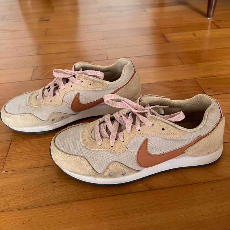 Nike hot sale runner beige