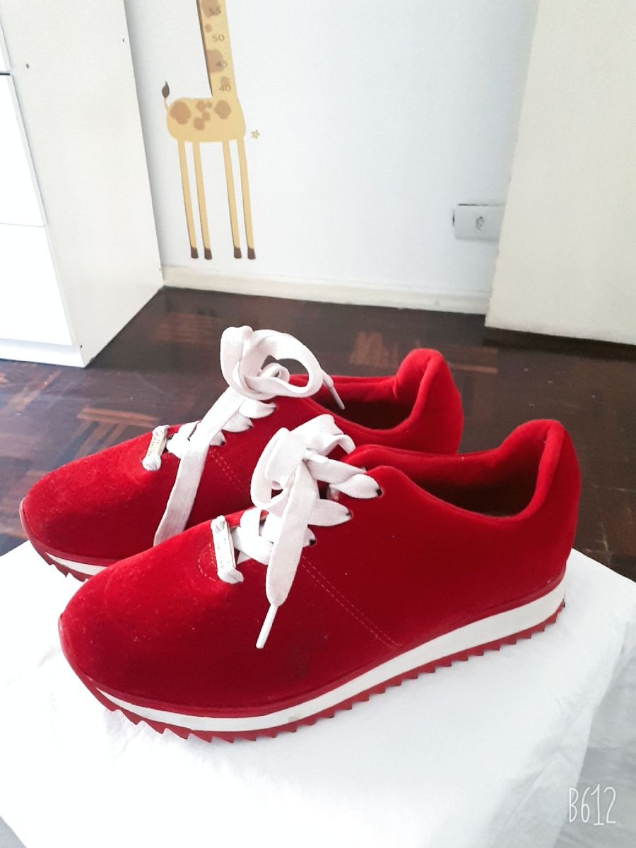 tenis vermelho camurça vizzano