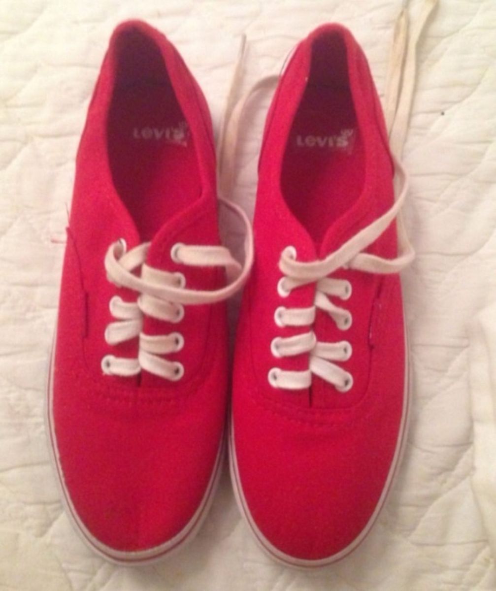 tenis levis vermelho