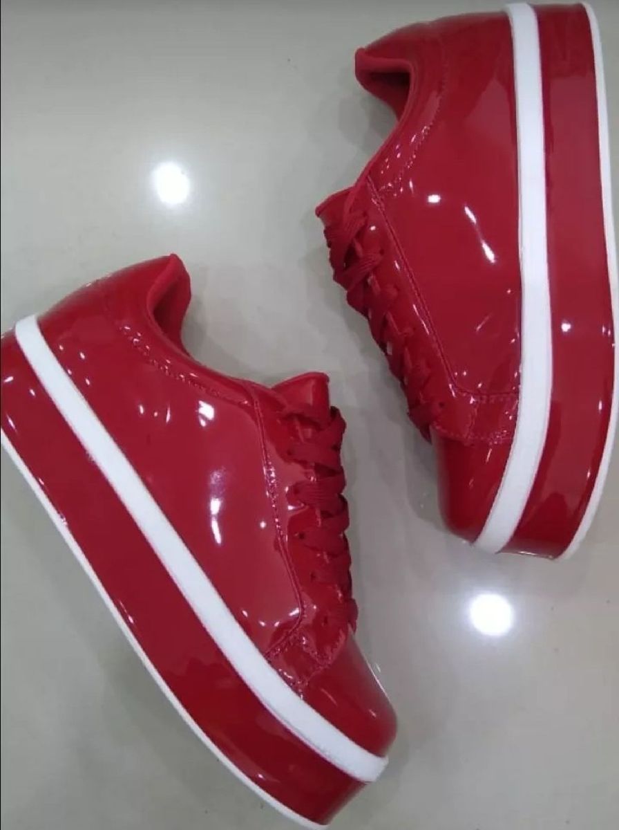 tenis vermelho verniz