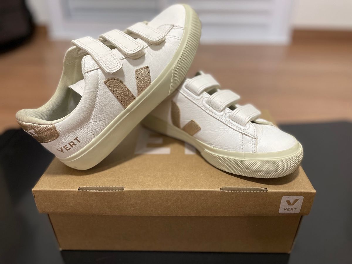 Tênis Vert de Velcro Branco com Dourado Tênis Feminino Vert Usado  95041487 enjoei