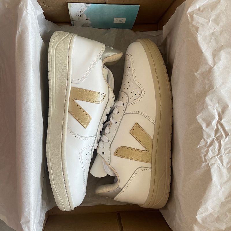 Tênis Vert V-10 Couro Extra Branco Dourado e Prata Tamanho 35