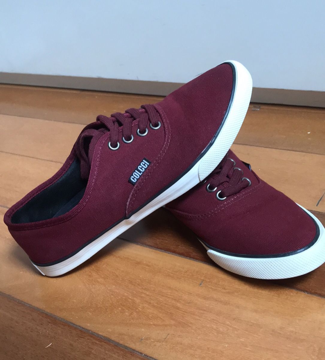 tenis colcci vinho