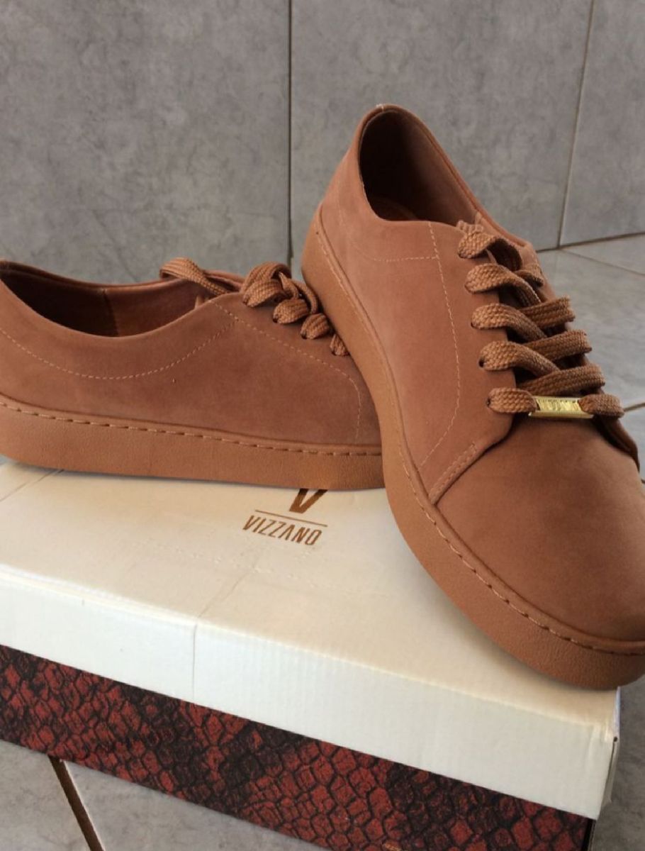 tenis marrom vizzano
