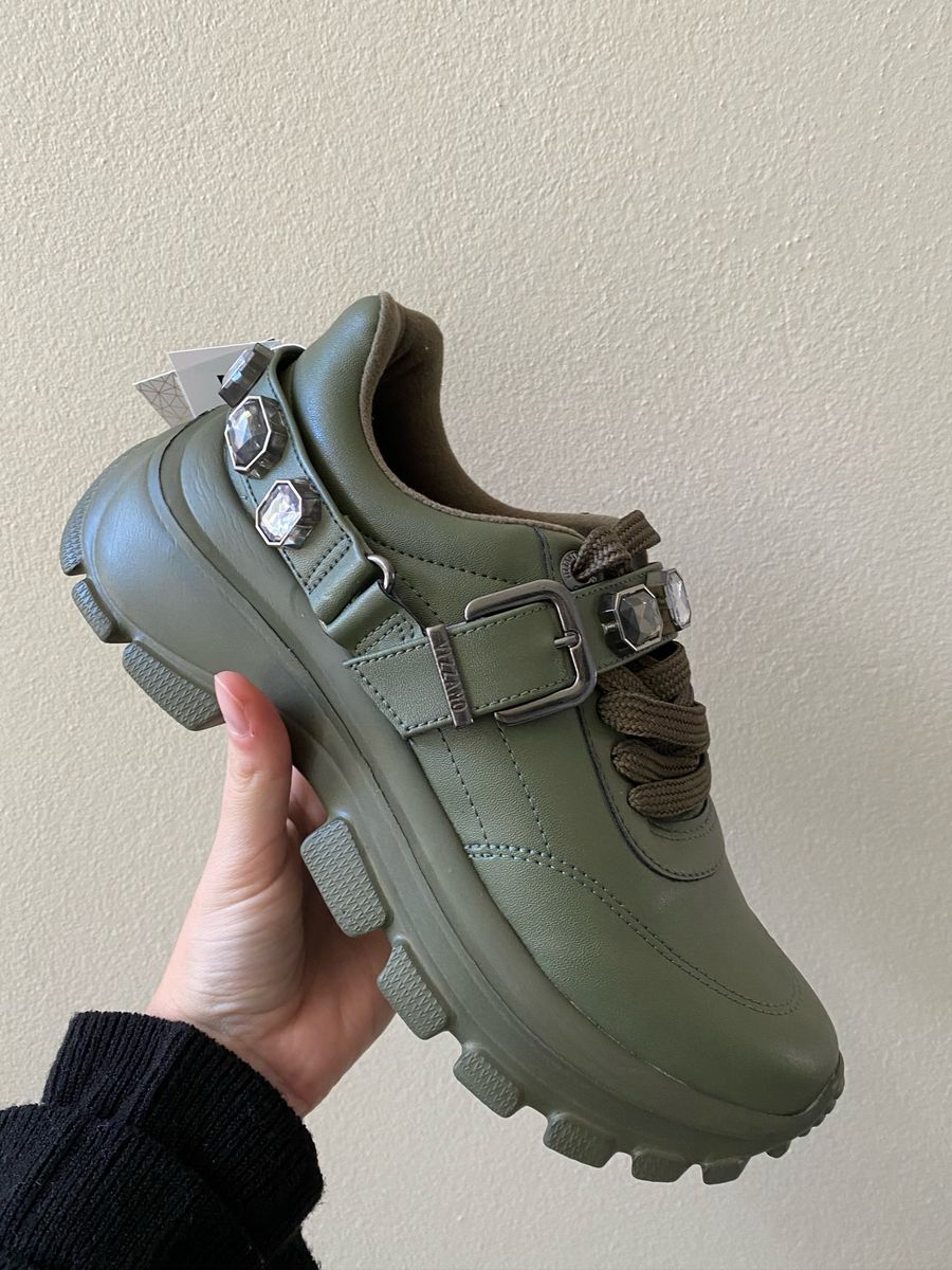 tenis vizzano com pedras