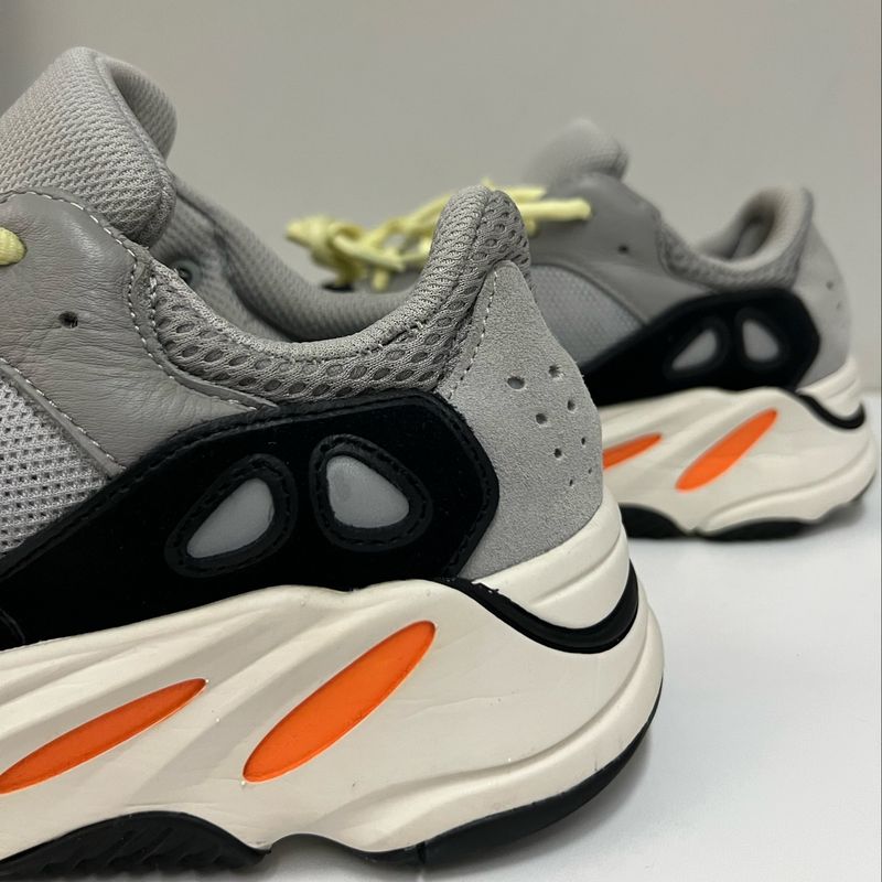 Yeezy 700 valor hot sale