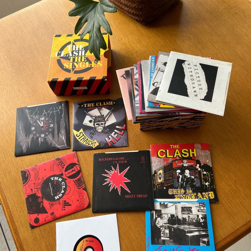 The Clash The Singles Box 19 Cds Importados Colecionador Musica