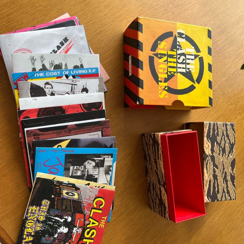 The Clash The Singles Box 19 Cds Importados Colecionador Musica