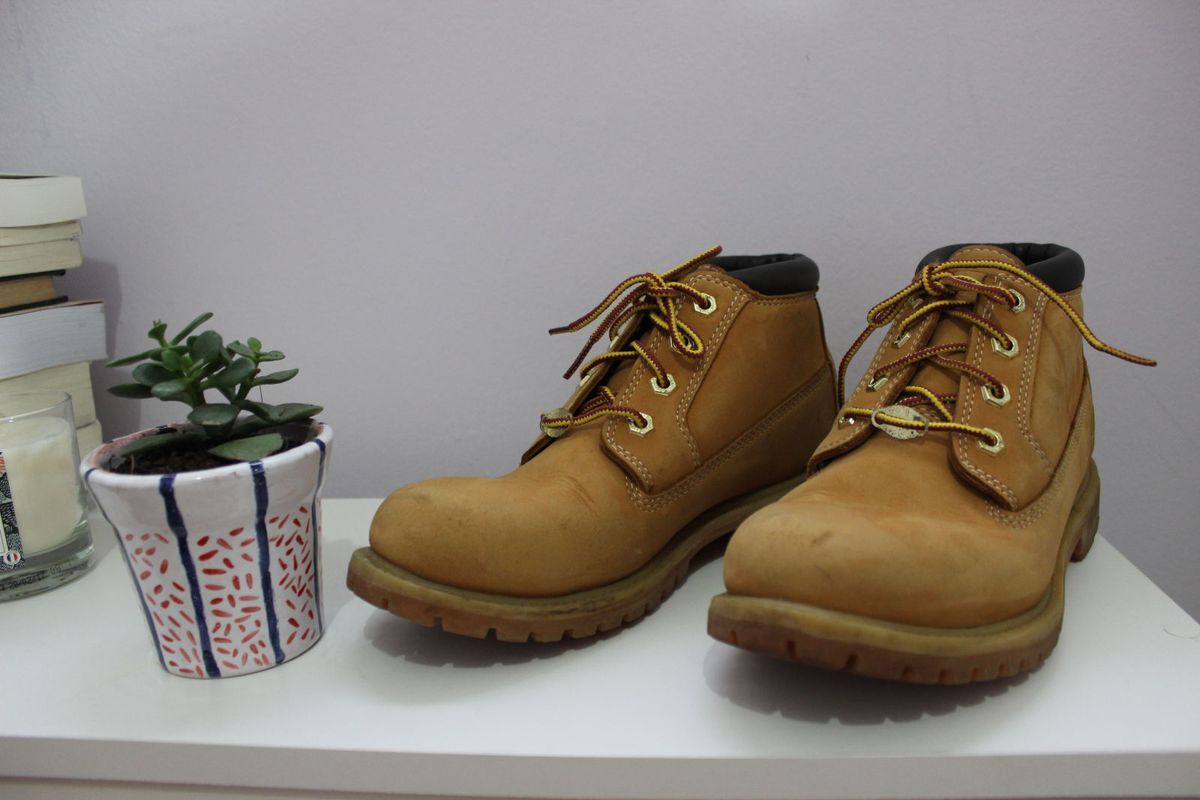 bota yellow boot