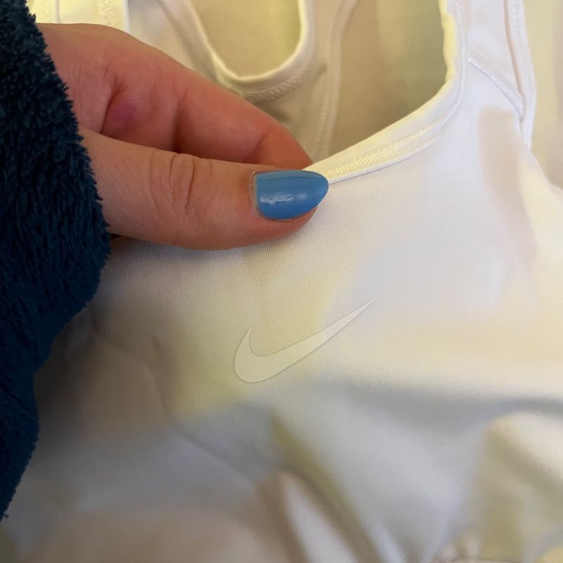White Nike Sports bra -size: xs -great!! - Depop