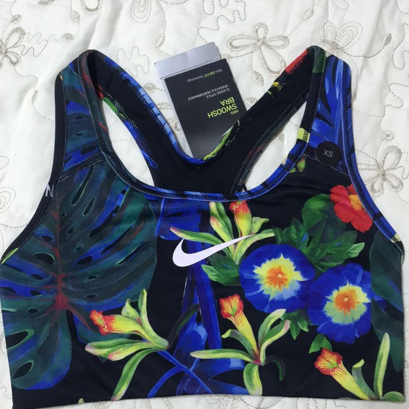 Nike swoosh sales hyper femme bra