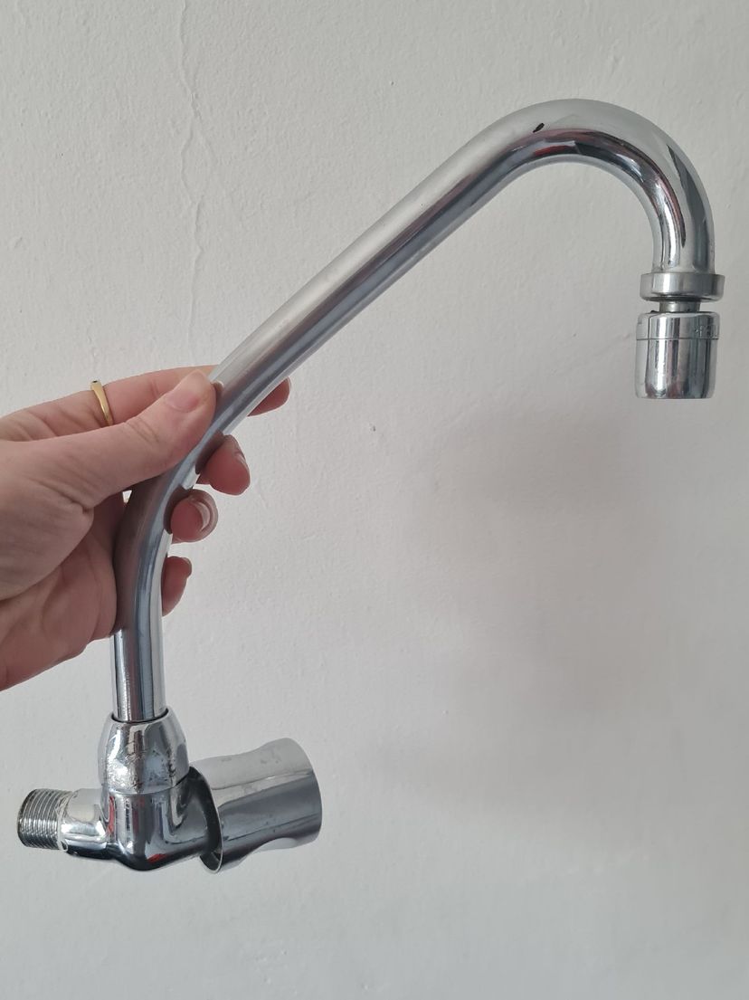 Torneira Perlator V de Parede | Móvel de Cozinha Perlator V Usado ...