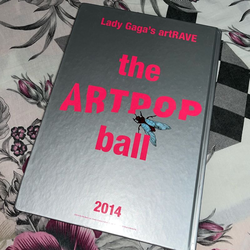 Tourbook Artrave Lady Gaga 2014 | Nunca Usado 110581926 | enjoei