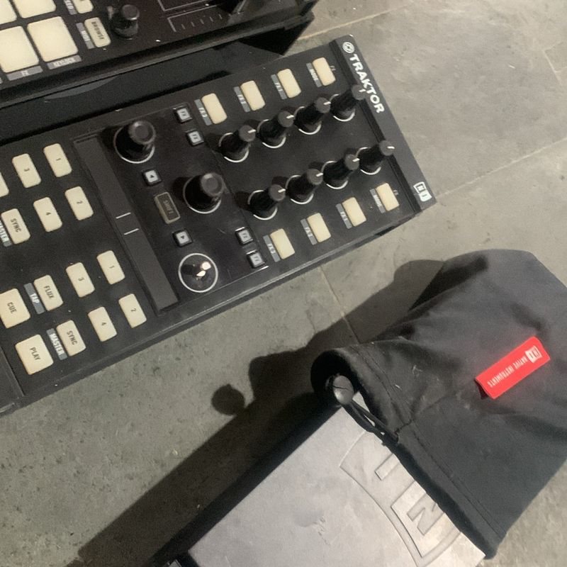 Traktor Kontrol Z1 F1 X1 Native Instruments | Traktor Usado