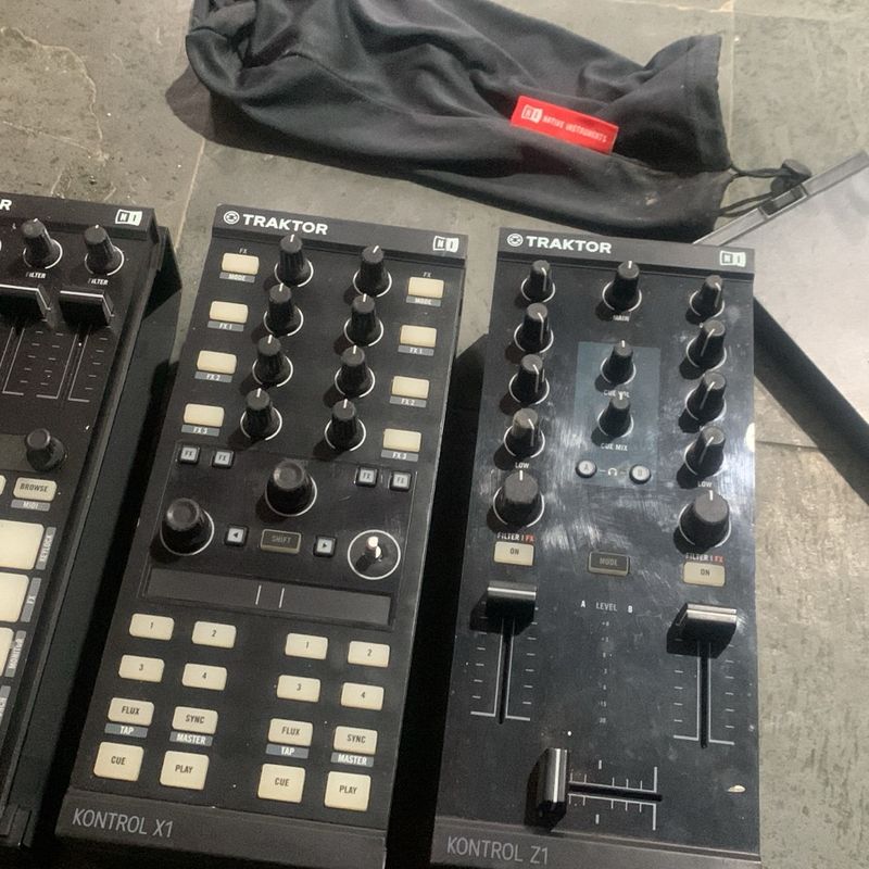 Traktor Kontrol Z1 F1 X1 Native Instruments | Traktor Usado