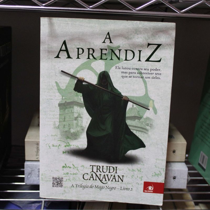 A Trilogia do Mago Negro [Resenha Literária] - Na Nossa Estante