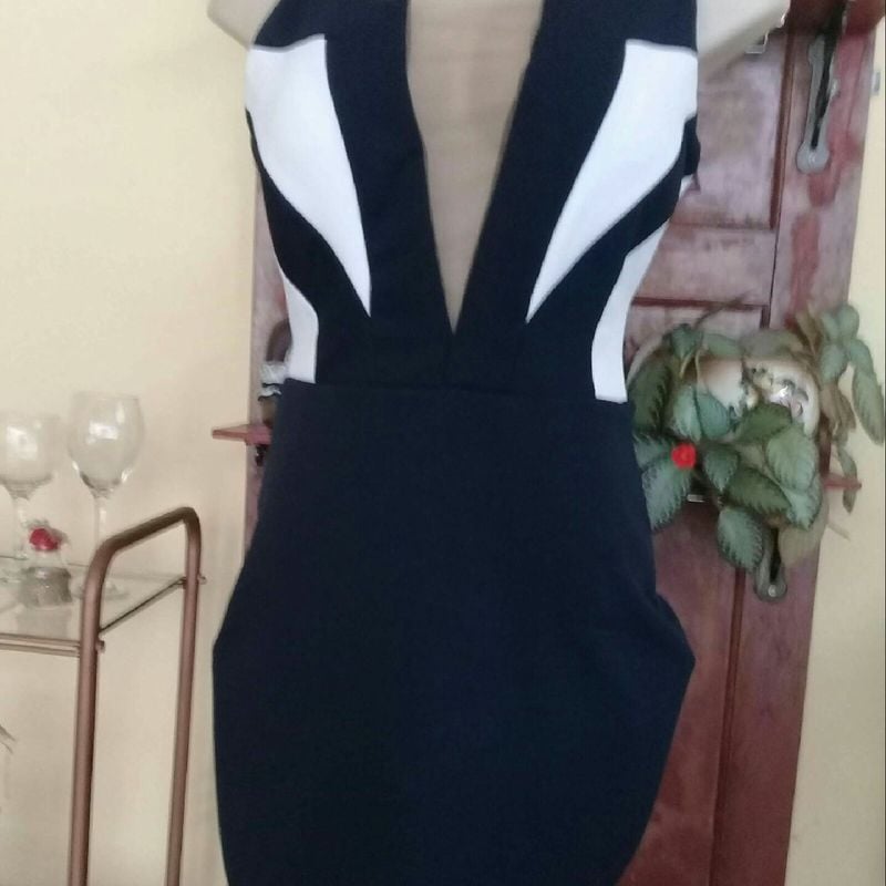 Vestido preto sale e branco tubinho