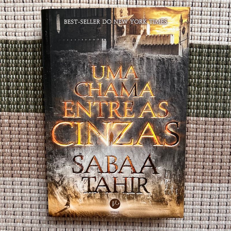 Uma Chama entre As Cinzas Livro Sabaa Tahir Verus | Livro Verus