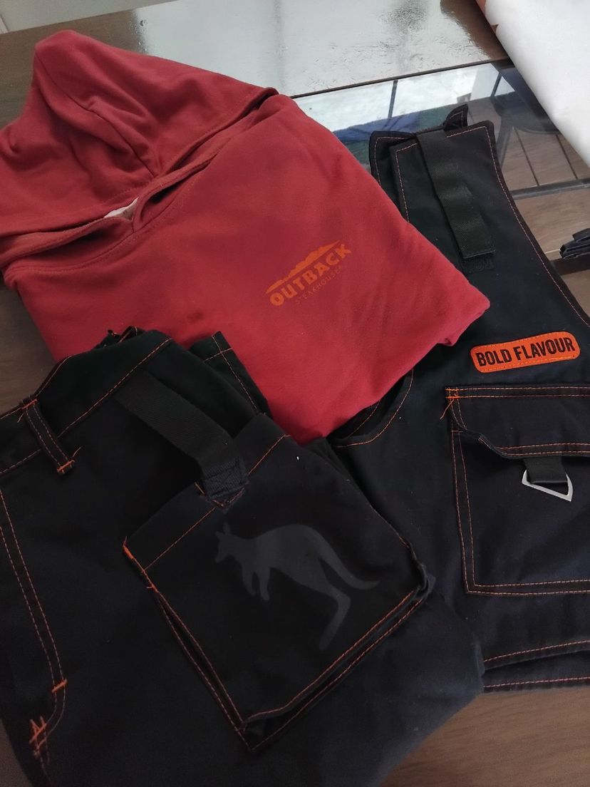 Uniforme Oficial Outback Steakhouse 2025 | Cacareco Outback Steakhouse ...
