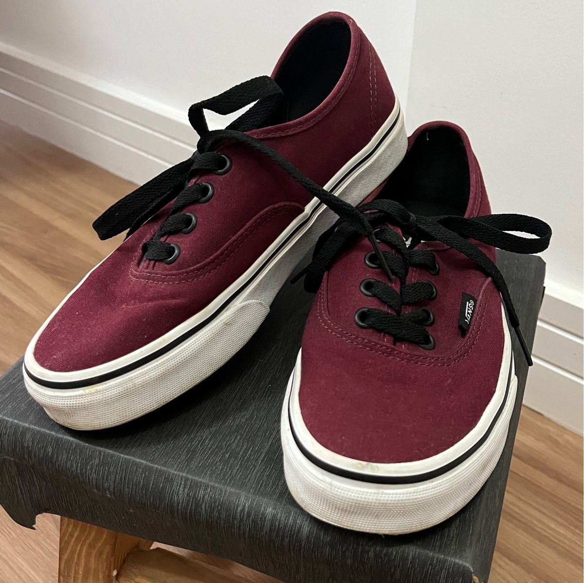 Vans vinho hot sale com cadarço preto