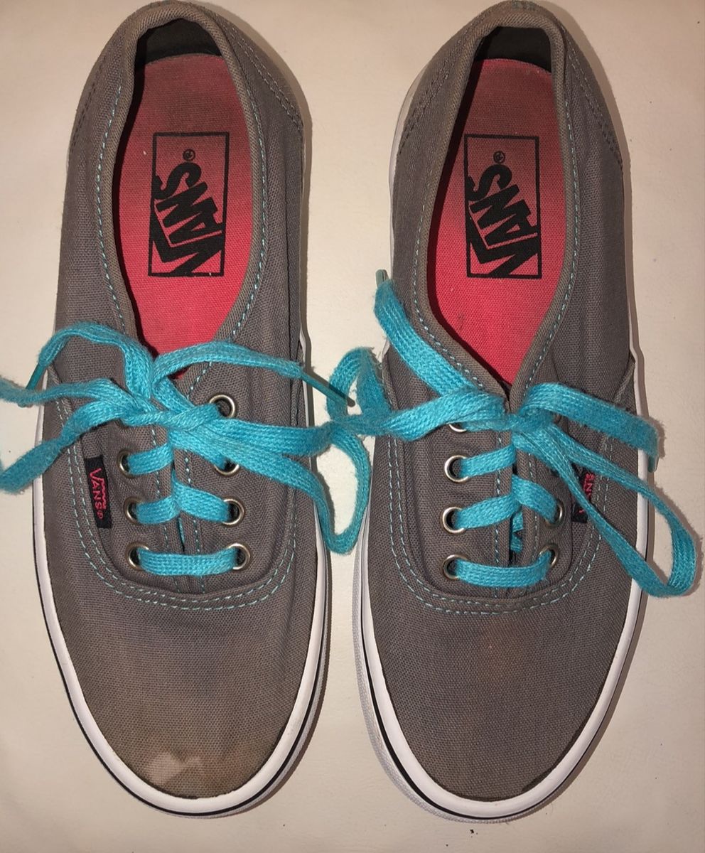 vans cinza e azul