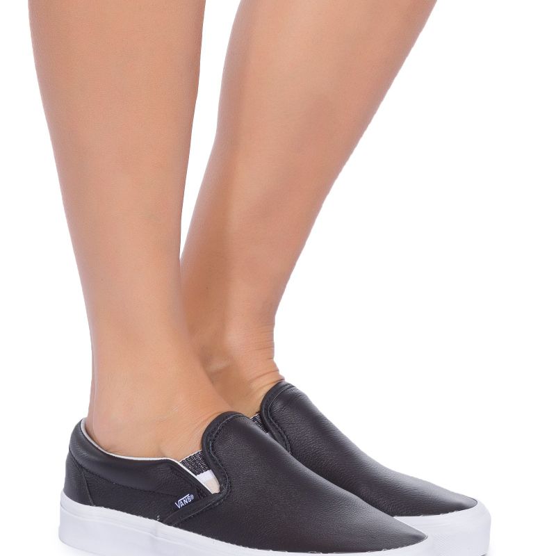 Vans slip hot sale on couro preto