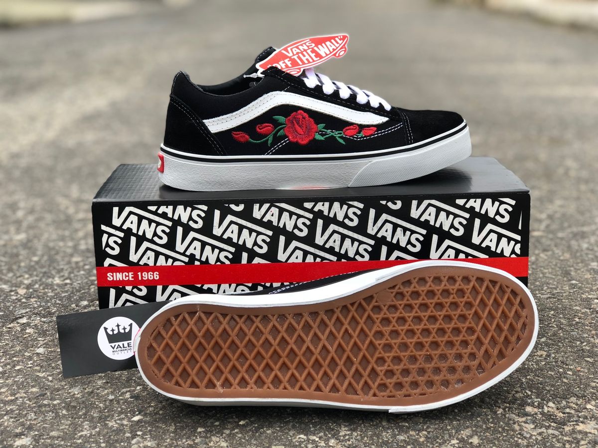 tenis vans com flor do lado