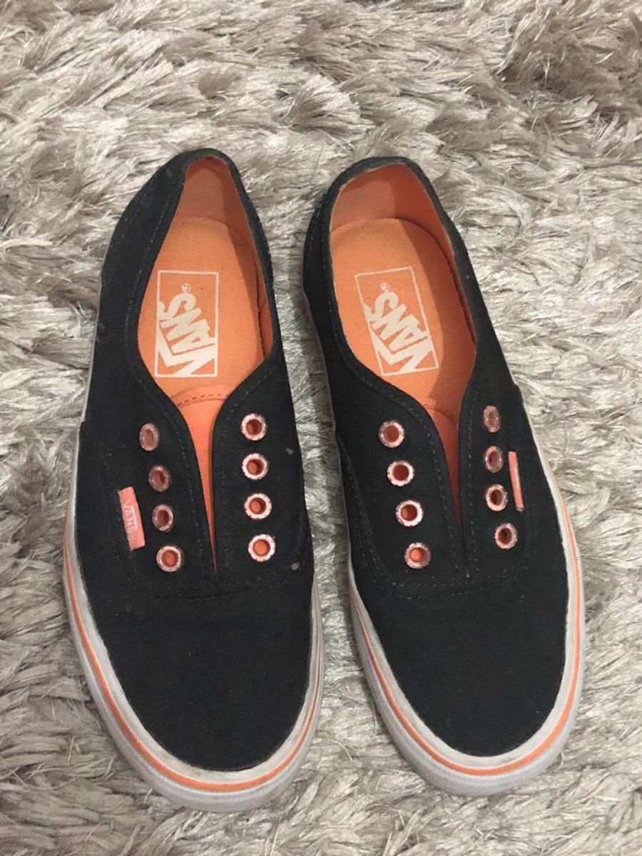 vans laranja e preto