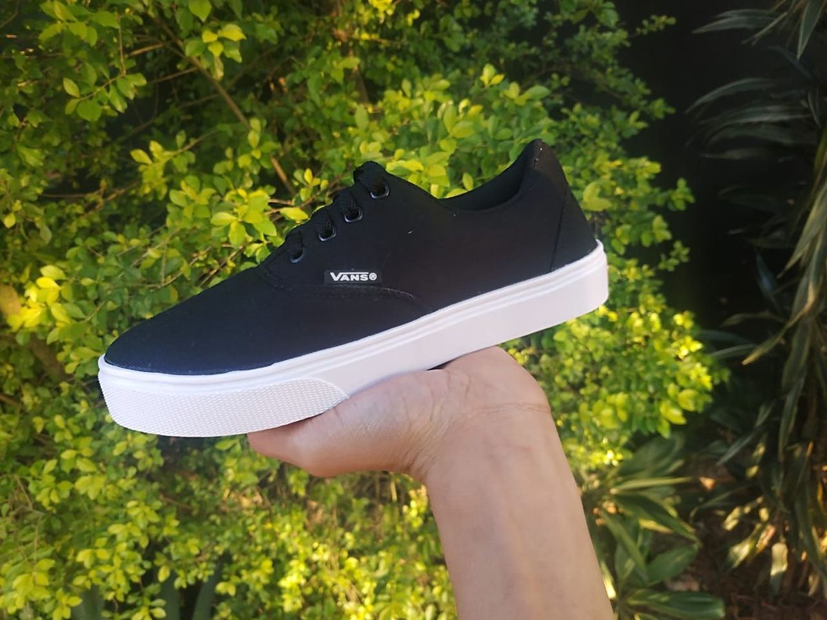 vans preto com sola branca