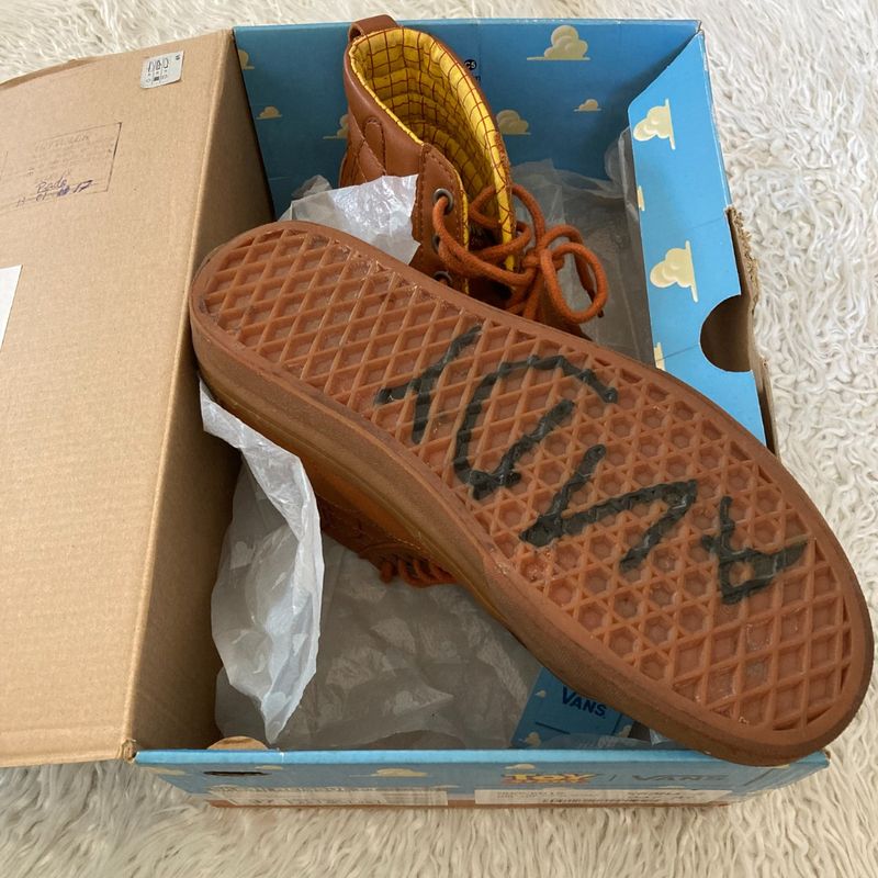 brown woody vans