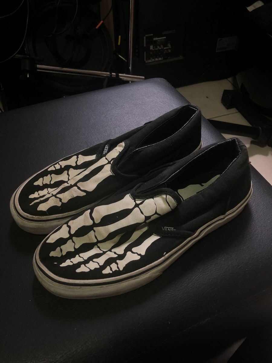 tenis slip on caveira