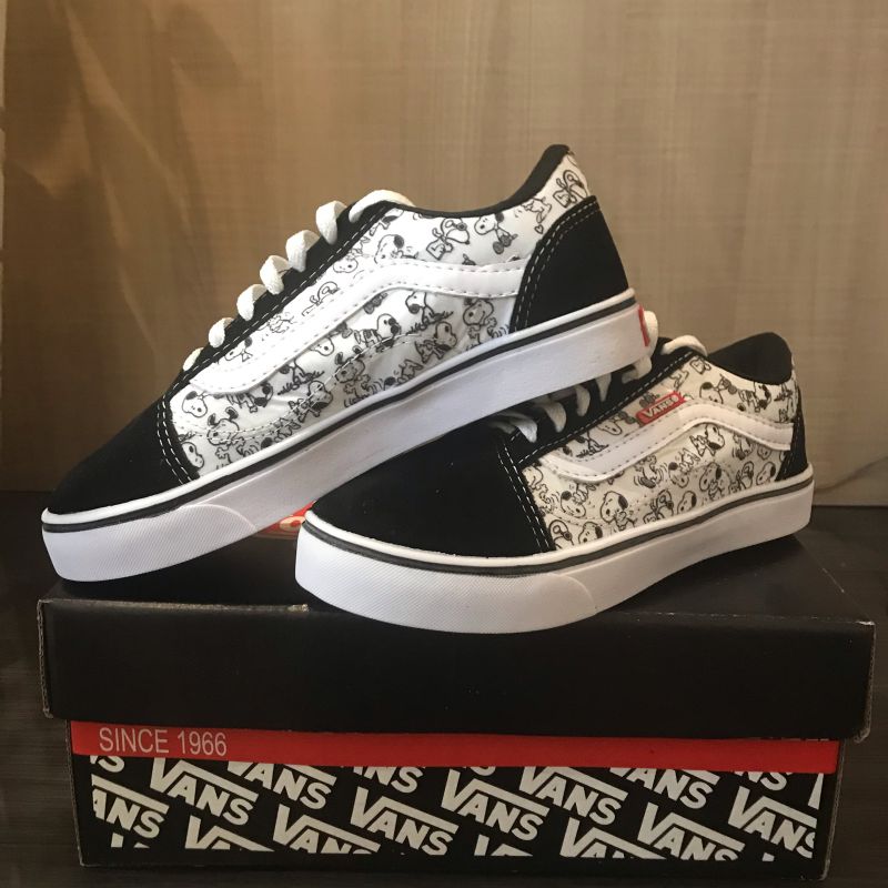 Tenis vans hot sale snoopy preto