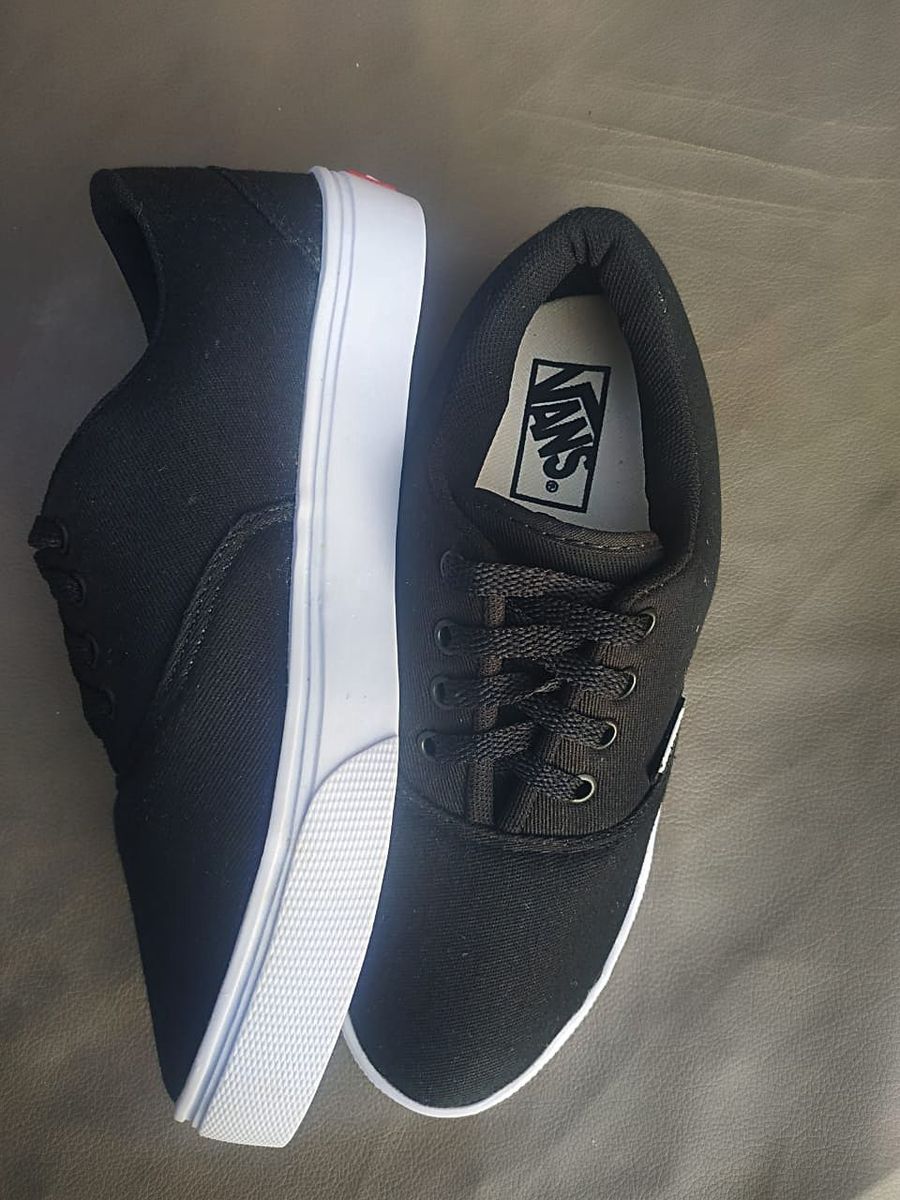 tenis preto com sola branca feminino