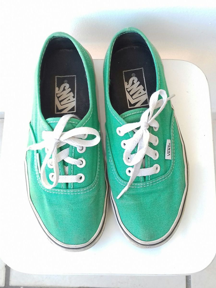 tenis verde bandeira