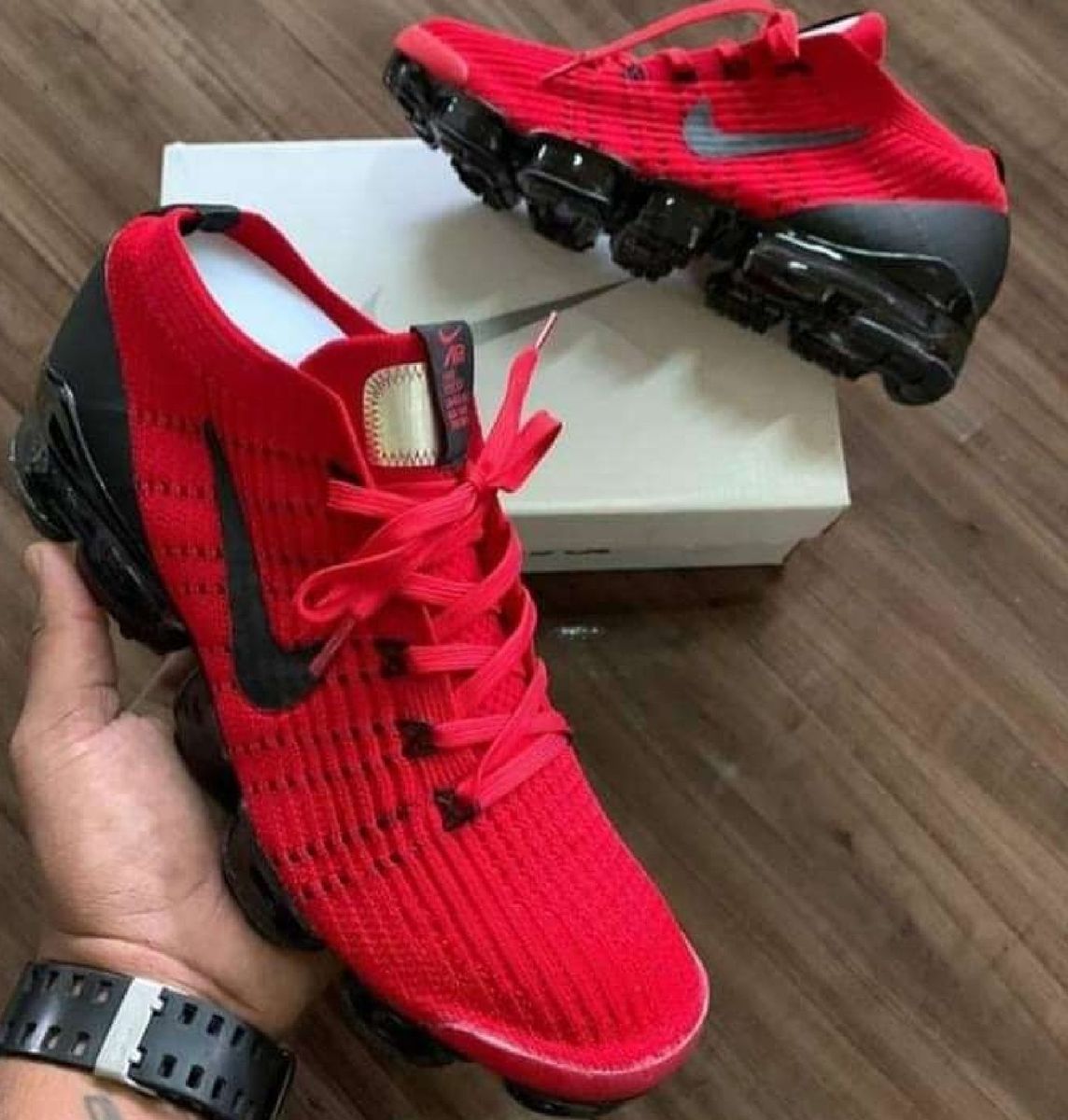 vapormax preto com vermelho