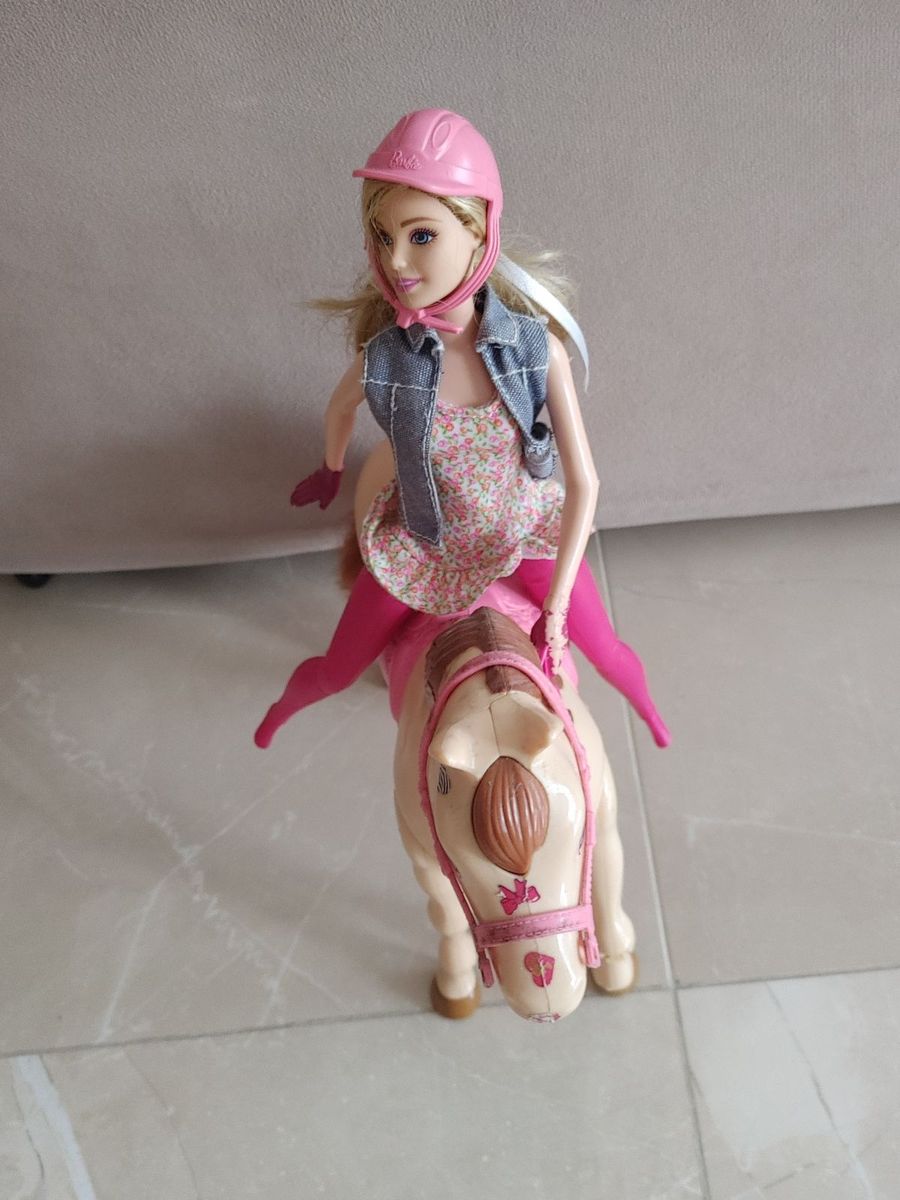 Vendo Barbie com O Cavalo Que Anda | Brinquedo Barbies Usado 81223938 ...