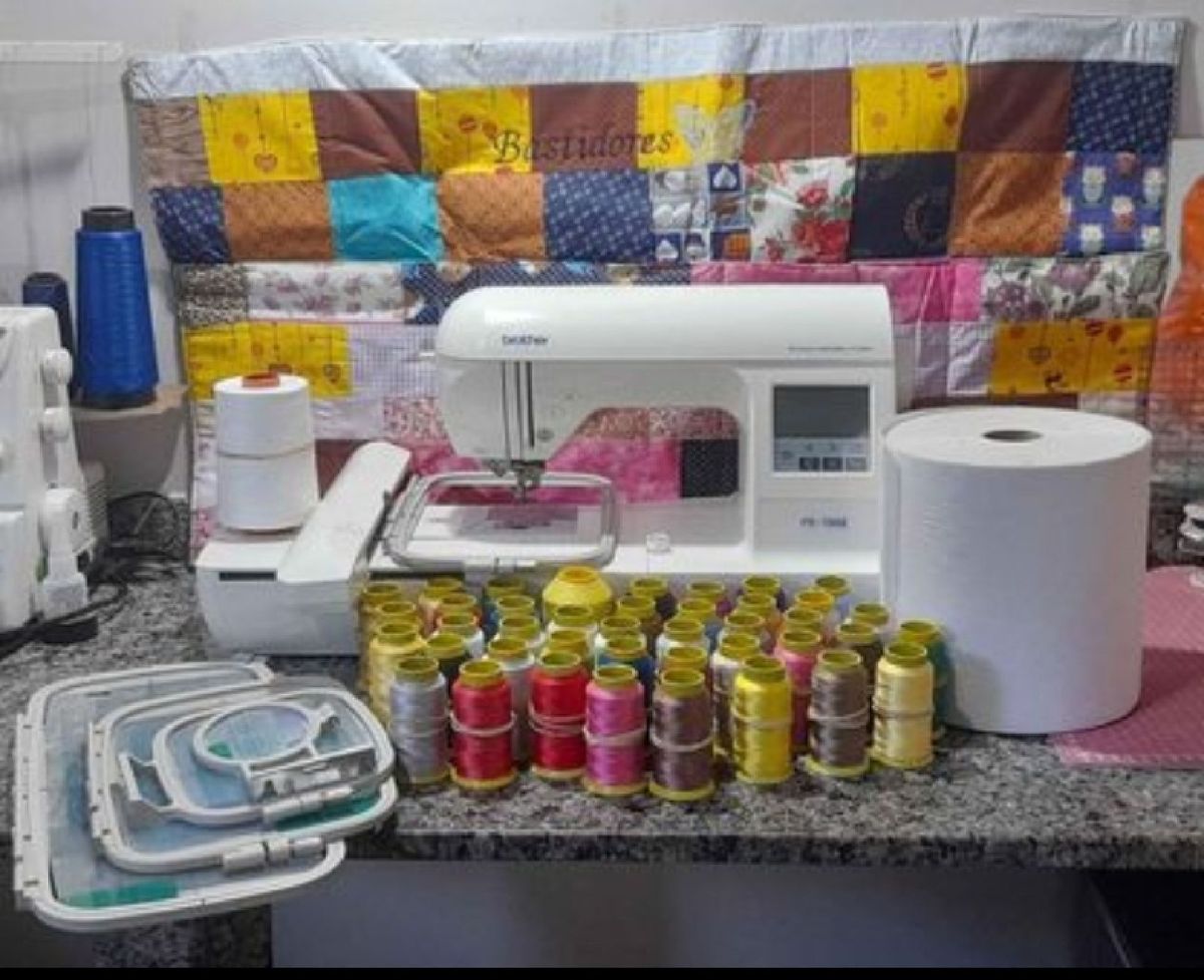 Vendo Máquina de Bordar Brother Pe 700 Ii + Acessórios Móvel p/ Casa